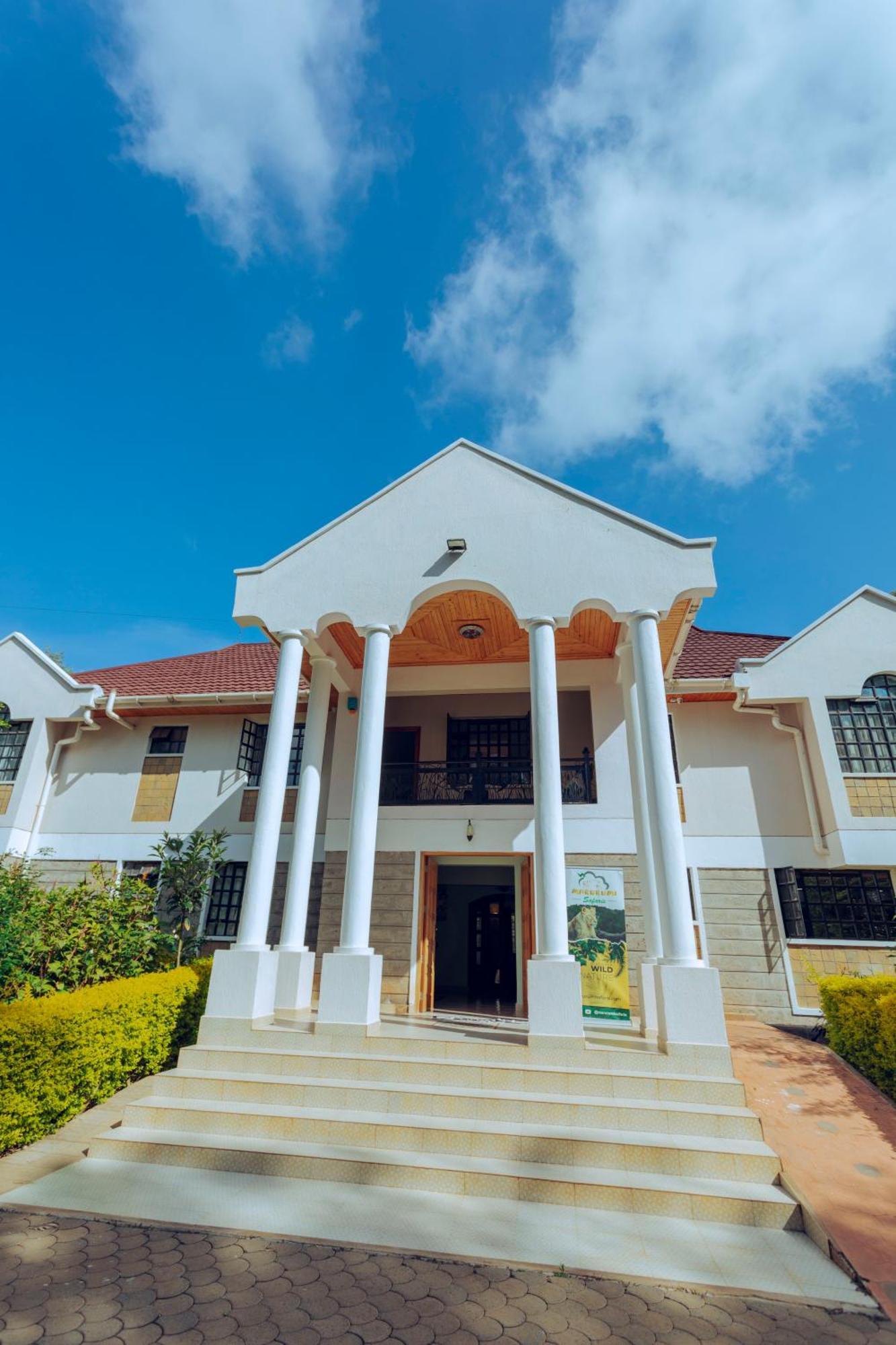 Teresita Karen-giraffe Site Homestay Nairobi