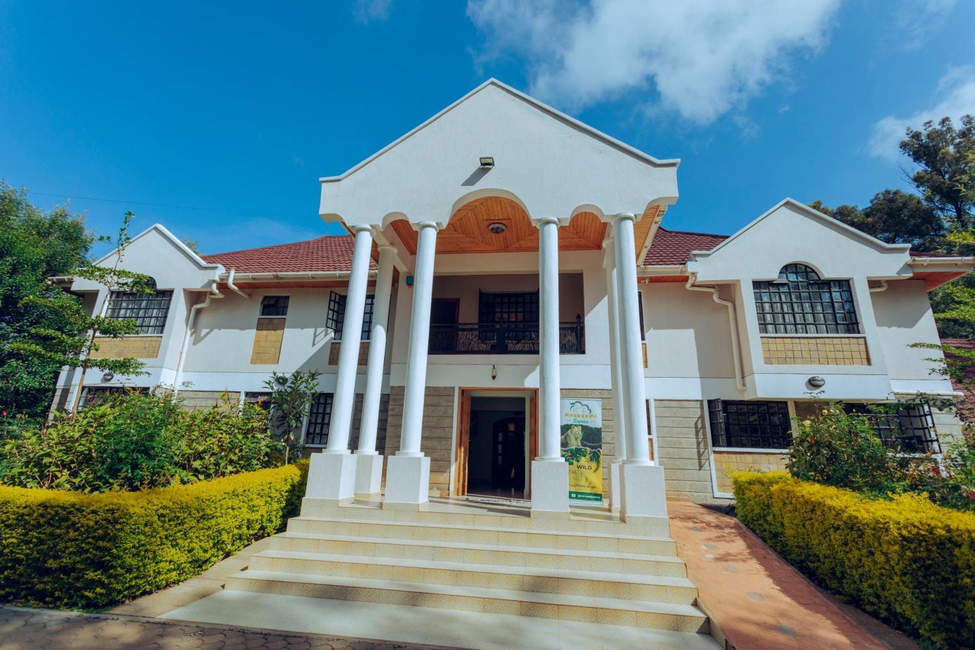 Teresita Karen-giraffe Site * Nairobi