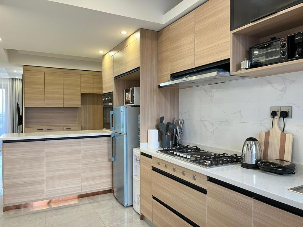 Apartment View Retreat With Breathtaking Amazing Views Swimming Pool Fully Equipped Gym ,children Playground Private Parking And Proximity To Major Shopping Malls