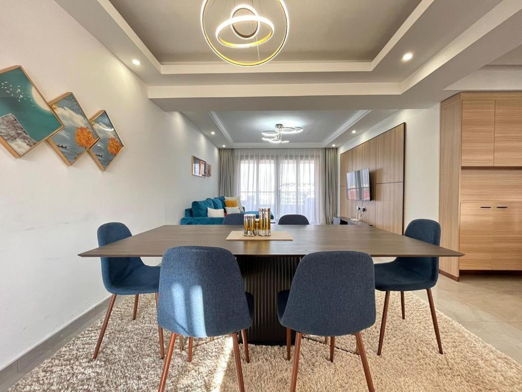 View Retreat With Breathtaking Amazing Views Swimming Pool Fully Equipped Gym ,children Playground Private Parking And Proximity To Major Shopping Malls *
