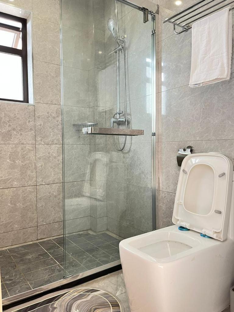 View Retreat With Breathtaking Amazing Views Swimming Pool Fully Equipped Gym ,children Playground Private Parking And Proximity To Major Shopping Malls Apartment *