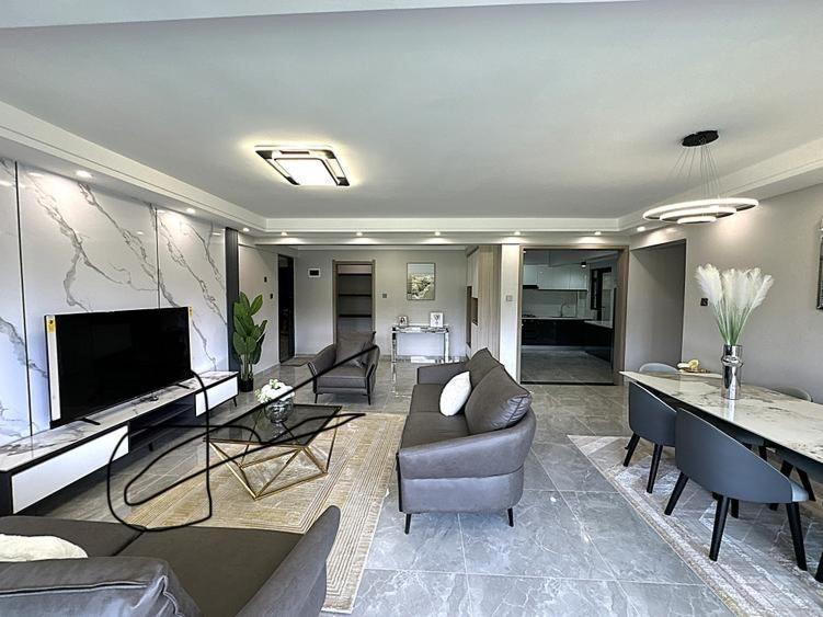 Apartment Jerry Suits