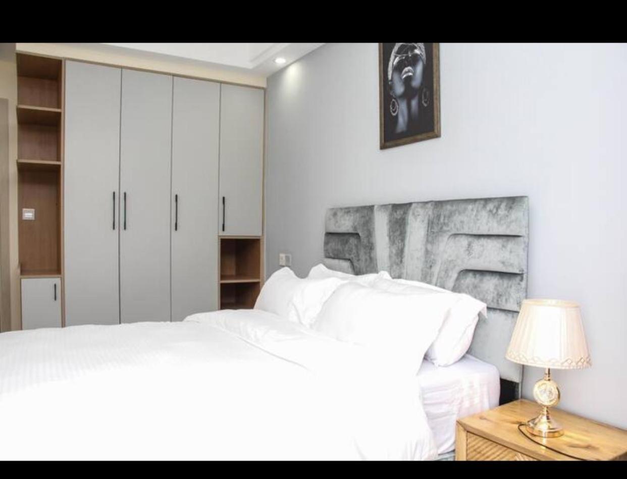 Modern Retreat With Heated Swimming Fully Equipped Gym Private Parking Space And A Relaxing Rooftop With Amazing Views Apartment
