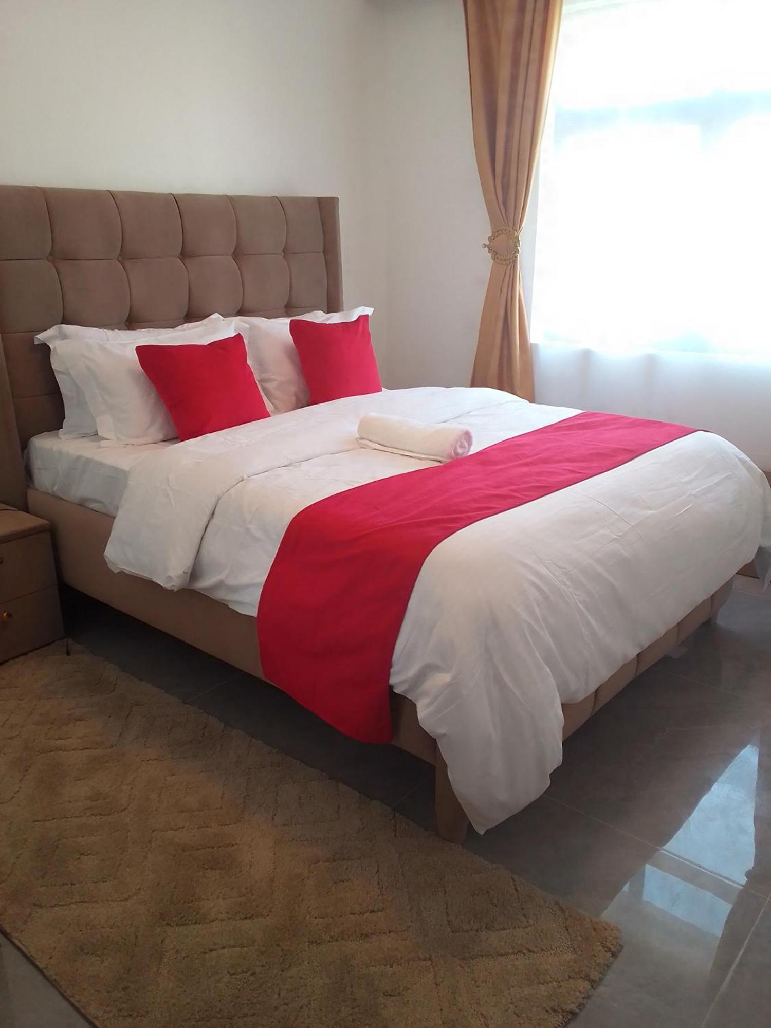 Apartment Lyne Homes *