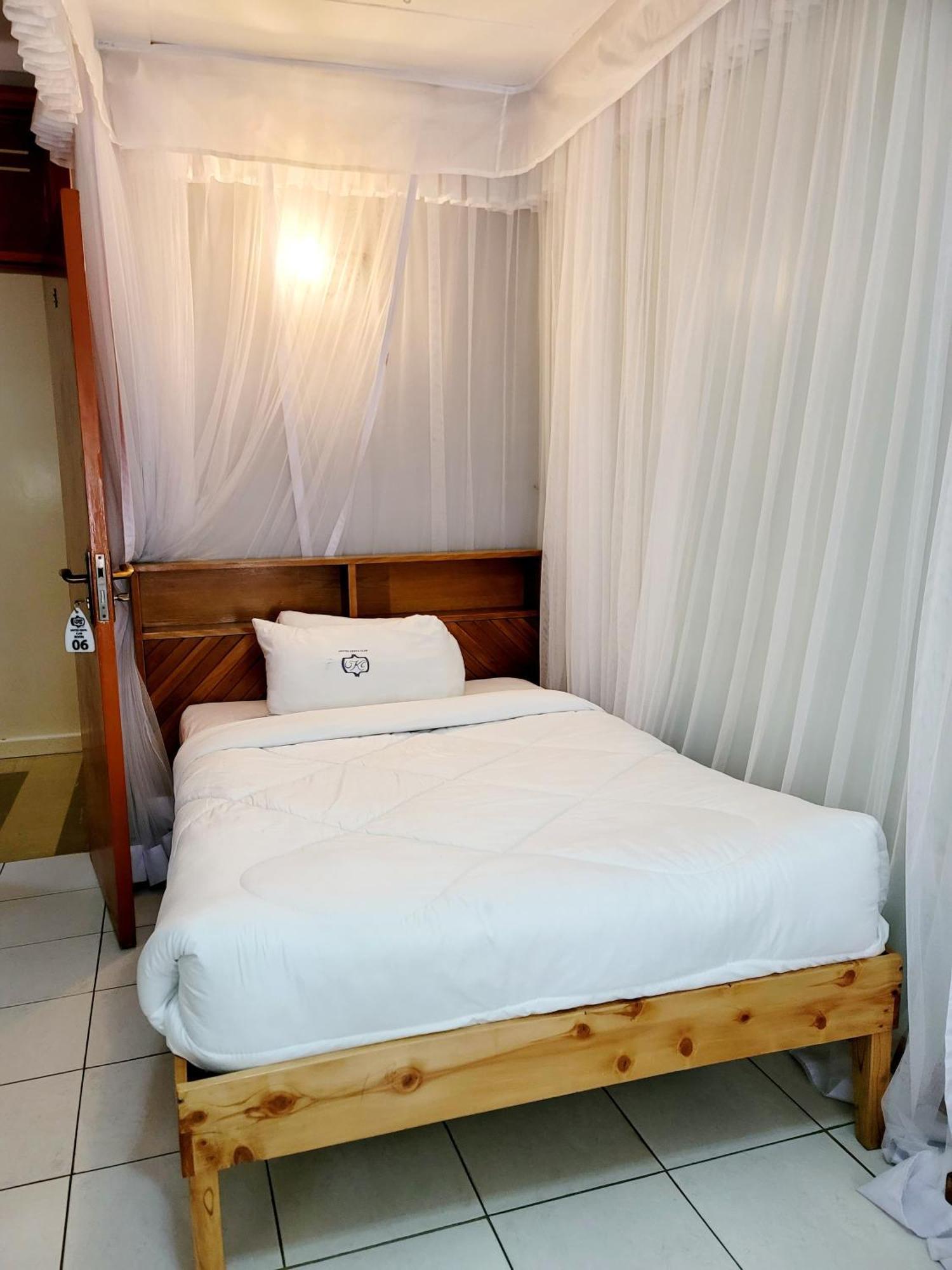 Bed & Breakfast United Kenya Club