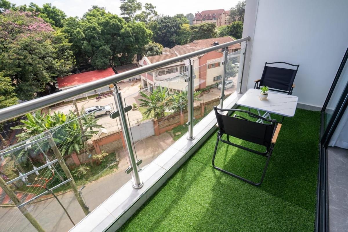 Nivla Executive Cozy Haven With Gym And Balcony