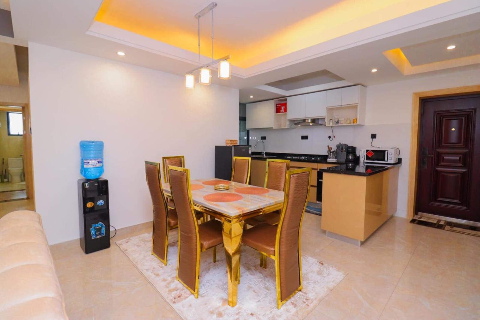 Lux Urban Oasis Apartment