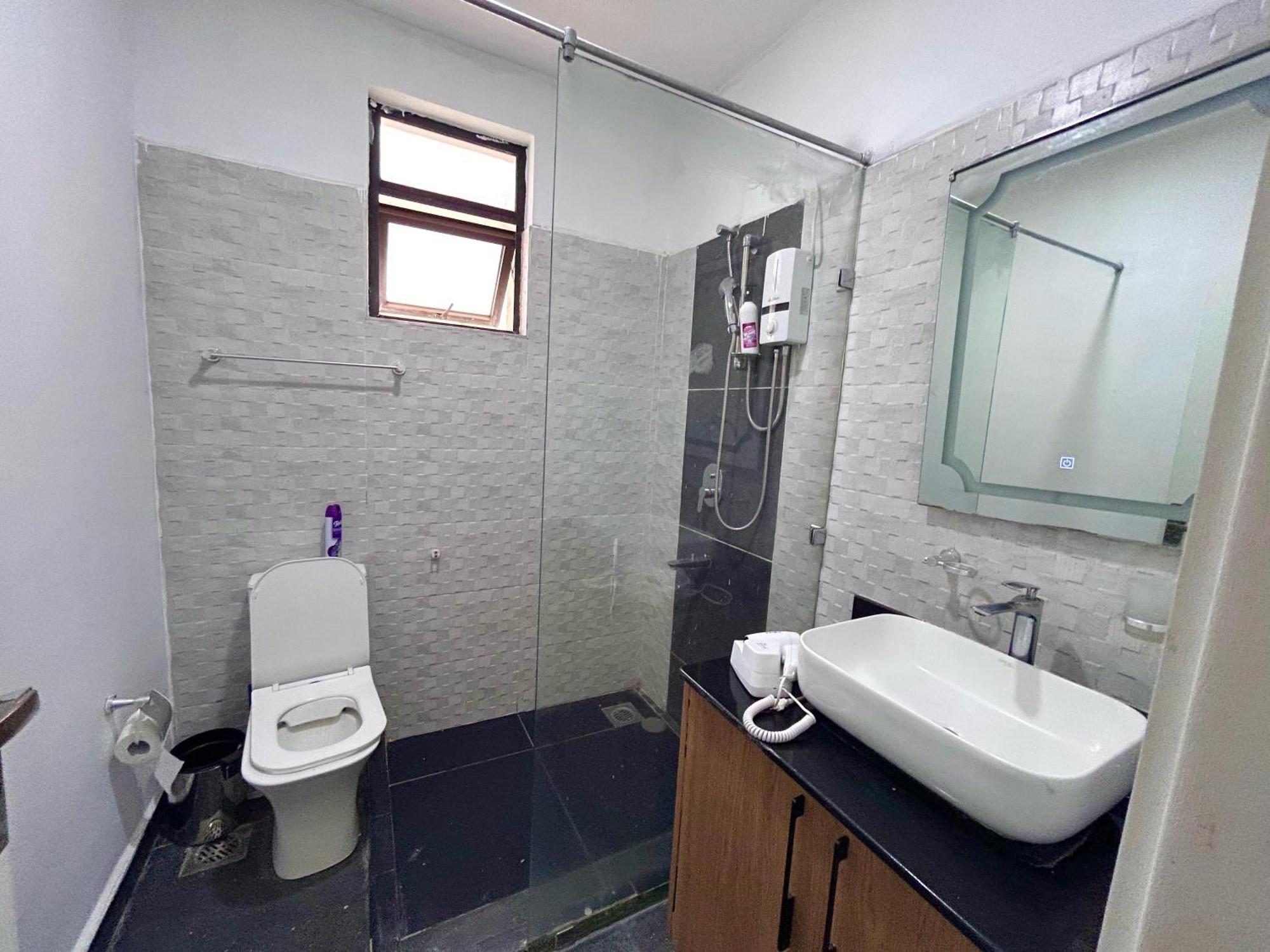 Roseville Apartment