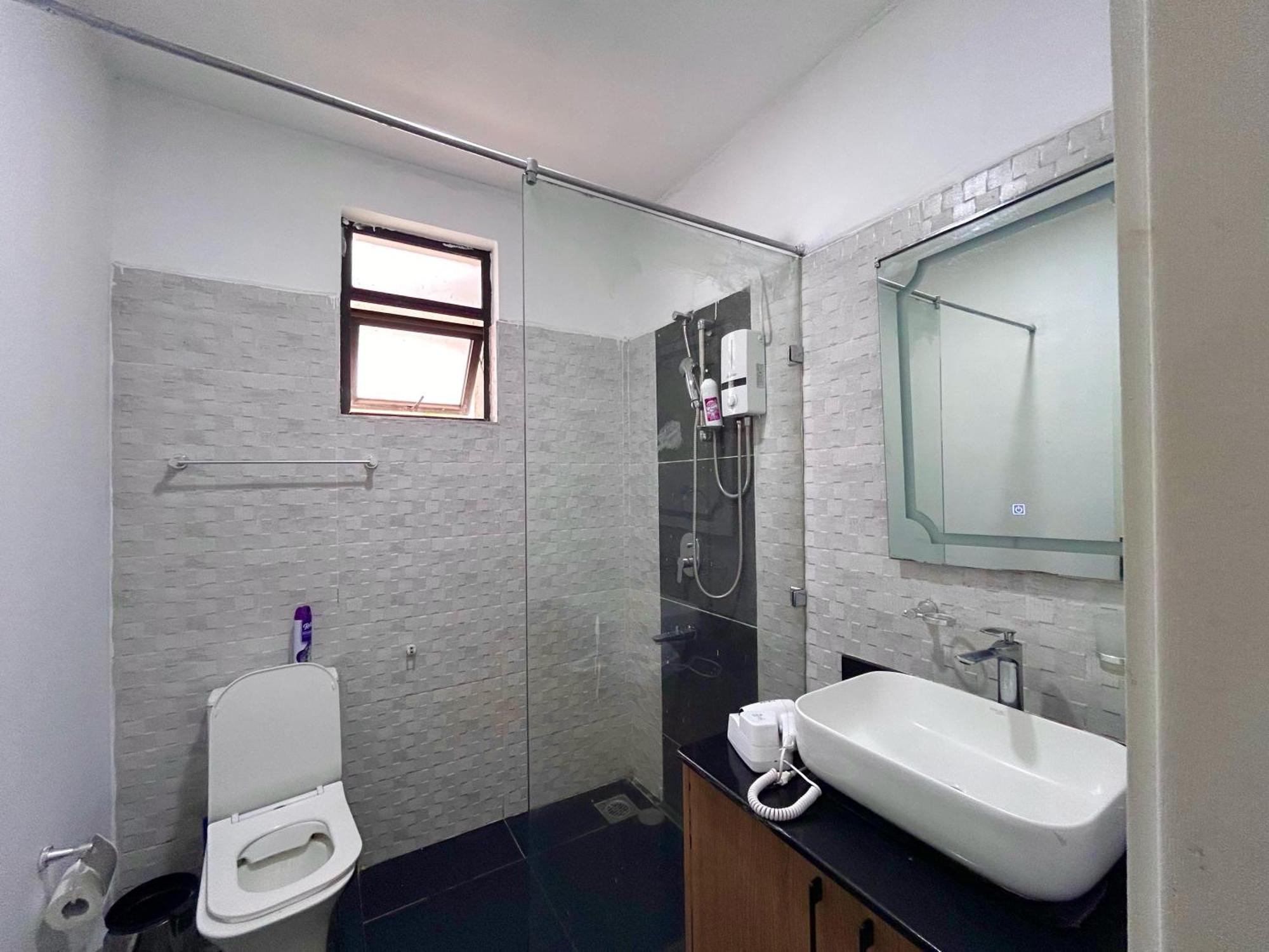 Roseville Apartment *