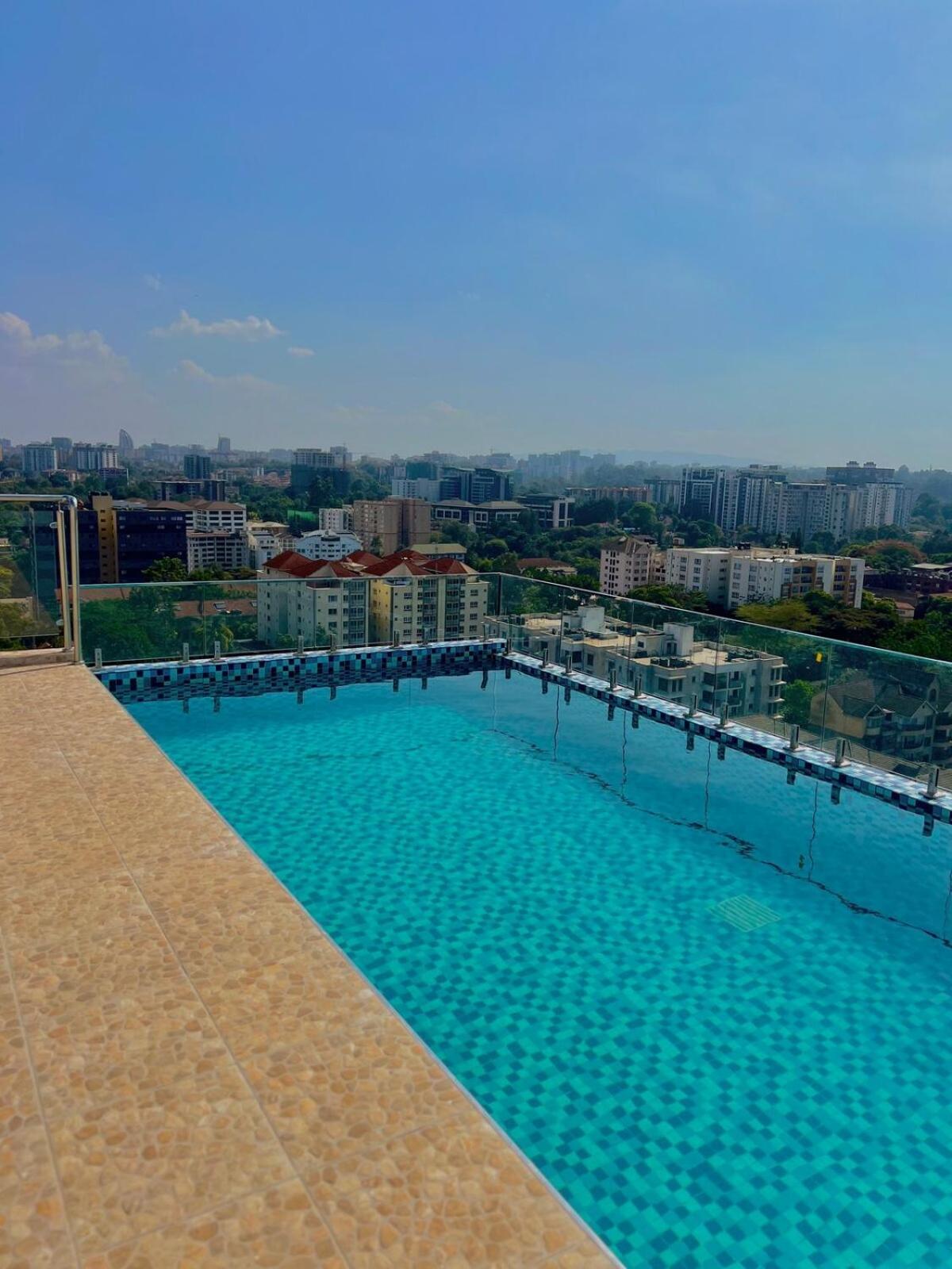 Apartment Rooftop Pool, Gym And Stunning Views