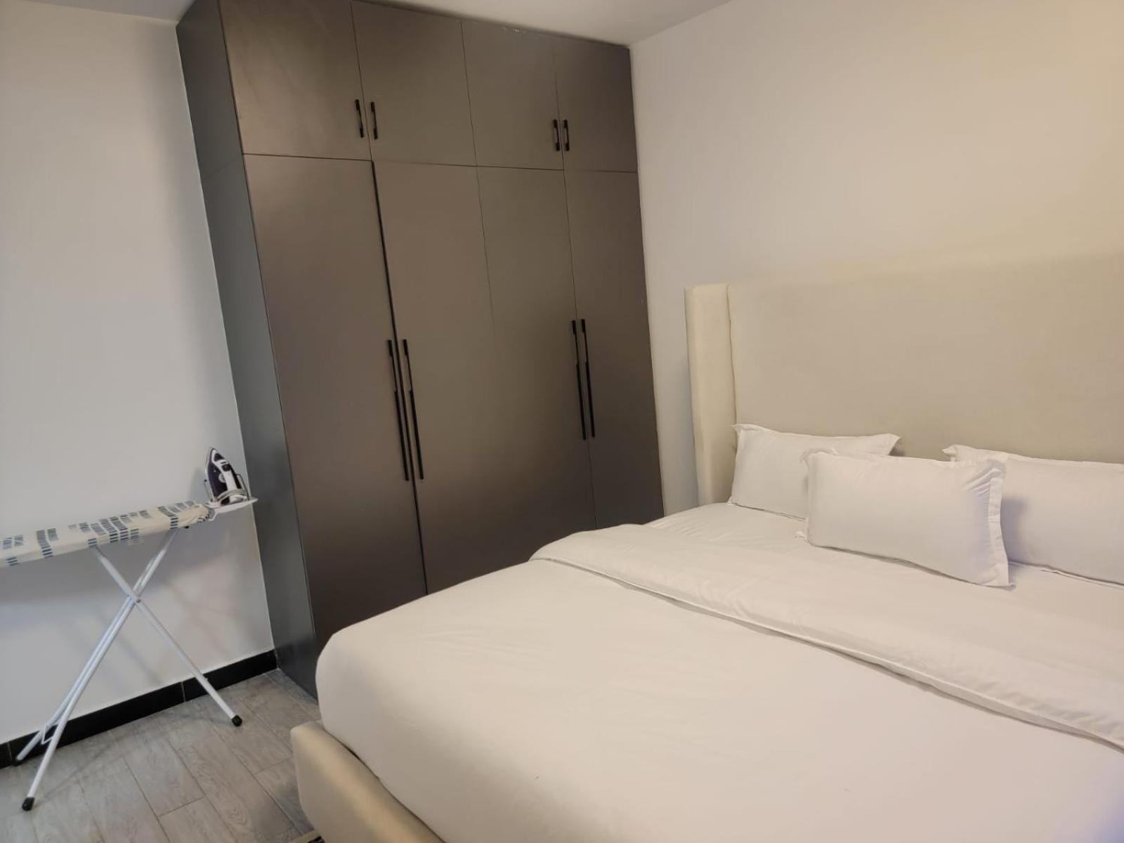 Apartment Spacious Elegant With Swimming Pool, Private Parking Space, Child Play Area And Unbeatable Views *
