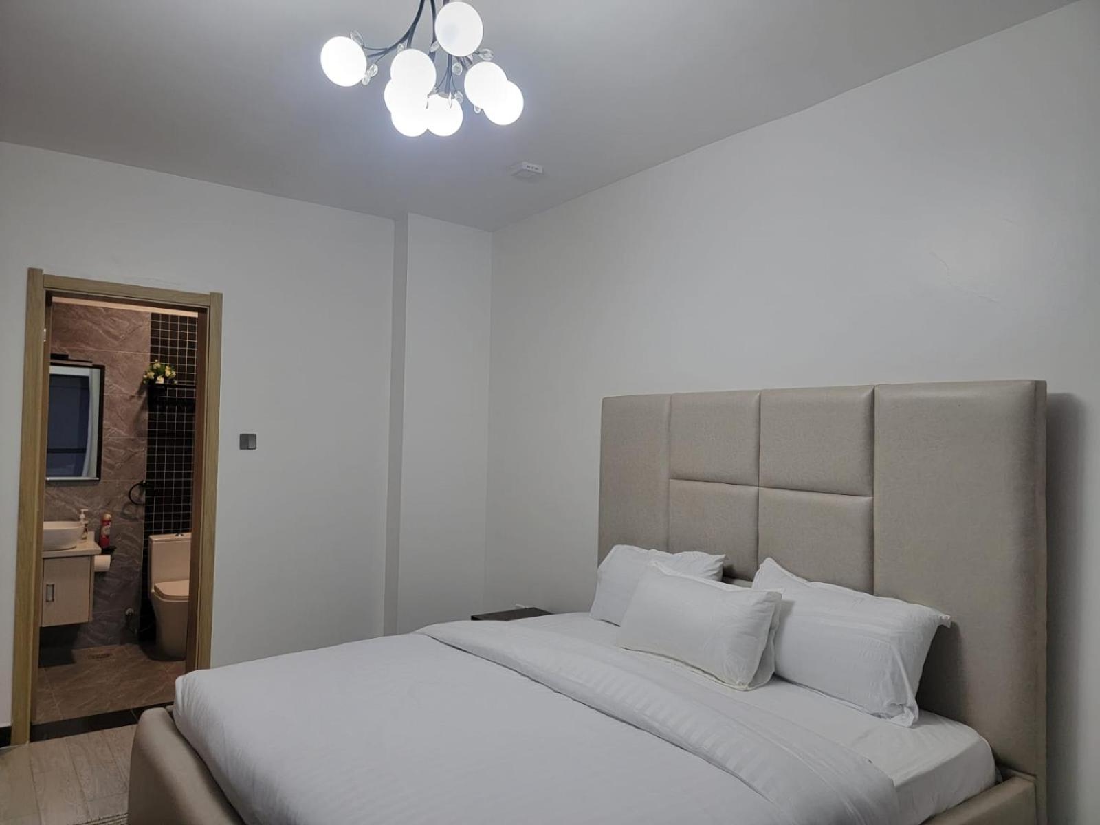Apartment Spacious Elegant With Swimming Pool, Private Parking Space, Child Play Area And Unbeatable Views *