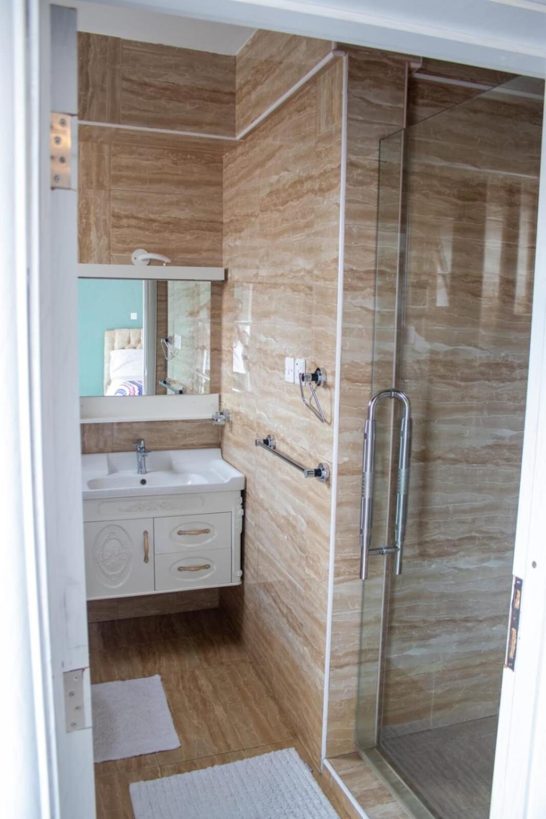 Luxurious Svd 4bdrms Ensuite Westland Apartment *