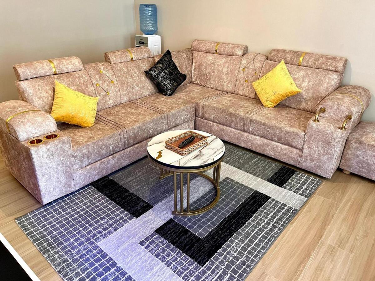 Romish Luxury Homes Apartment