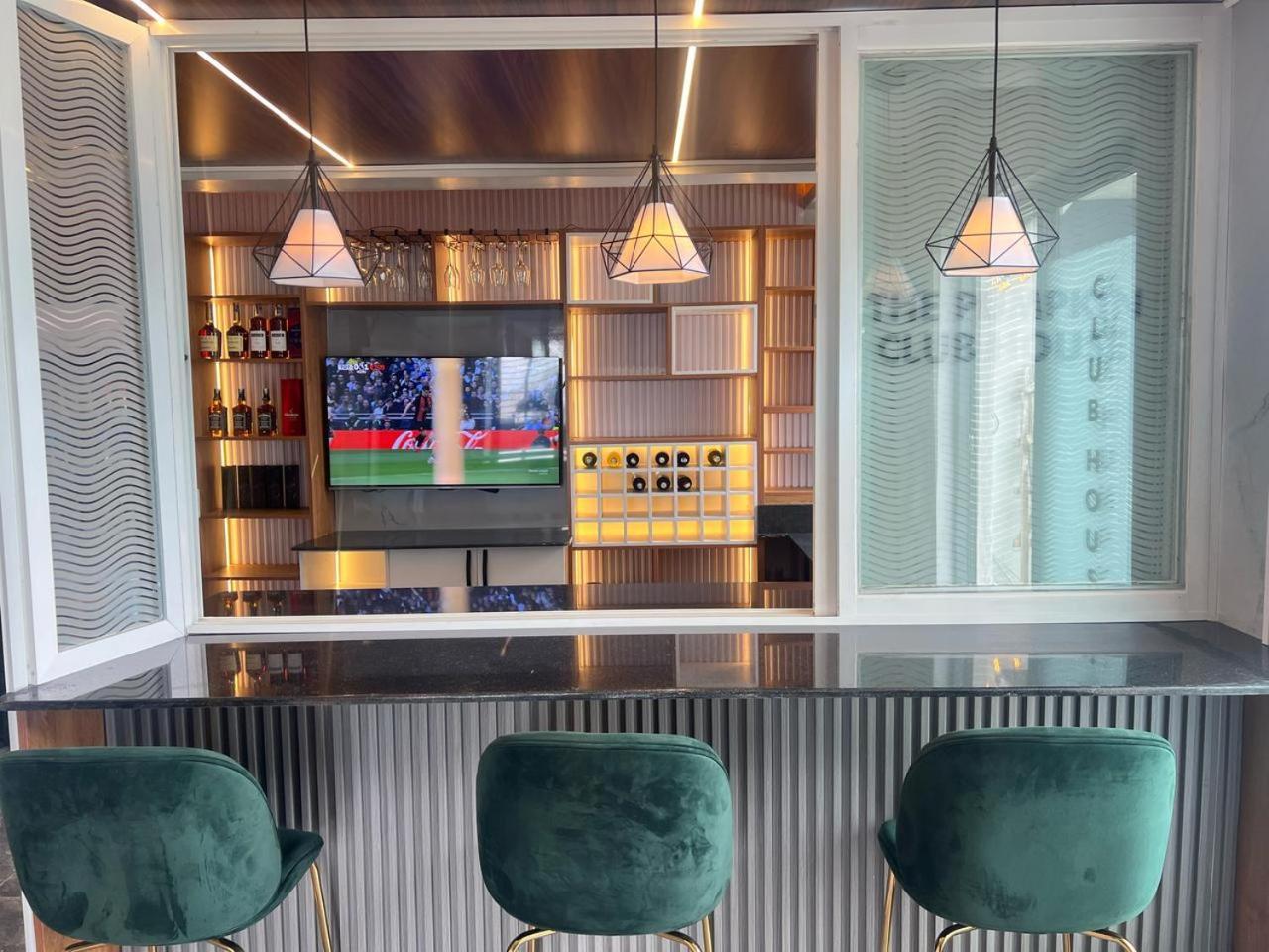 One Bedroom In Kilimani With Rooftop Bar Nairobi