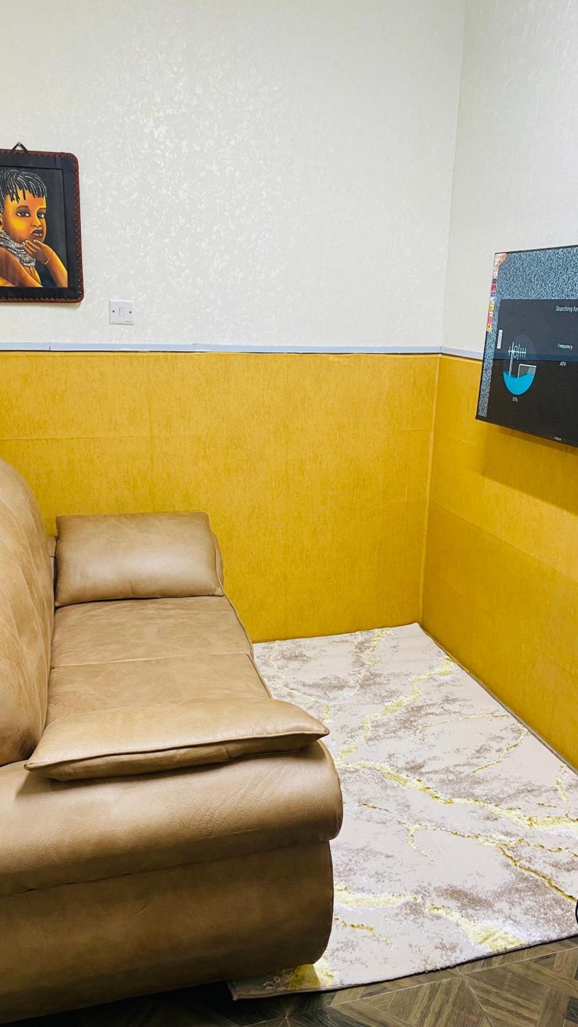 Roseville Apartment *
