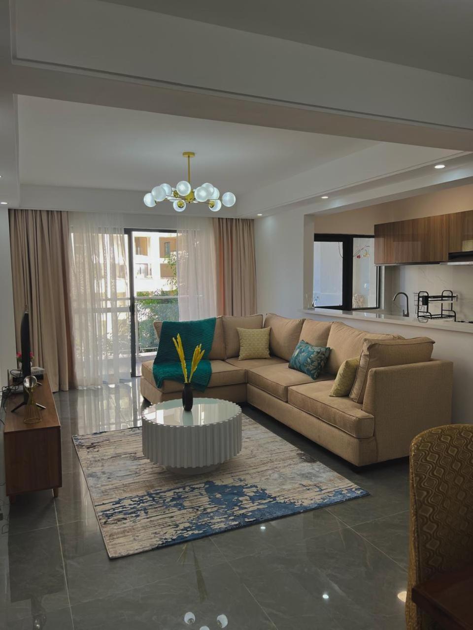 Modern Furnished 2-bedroom *