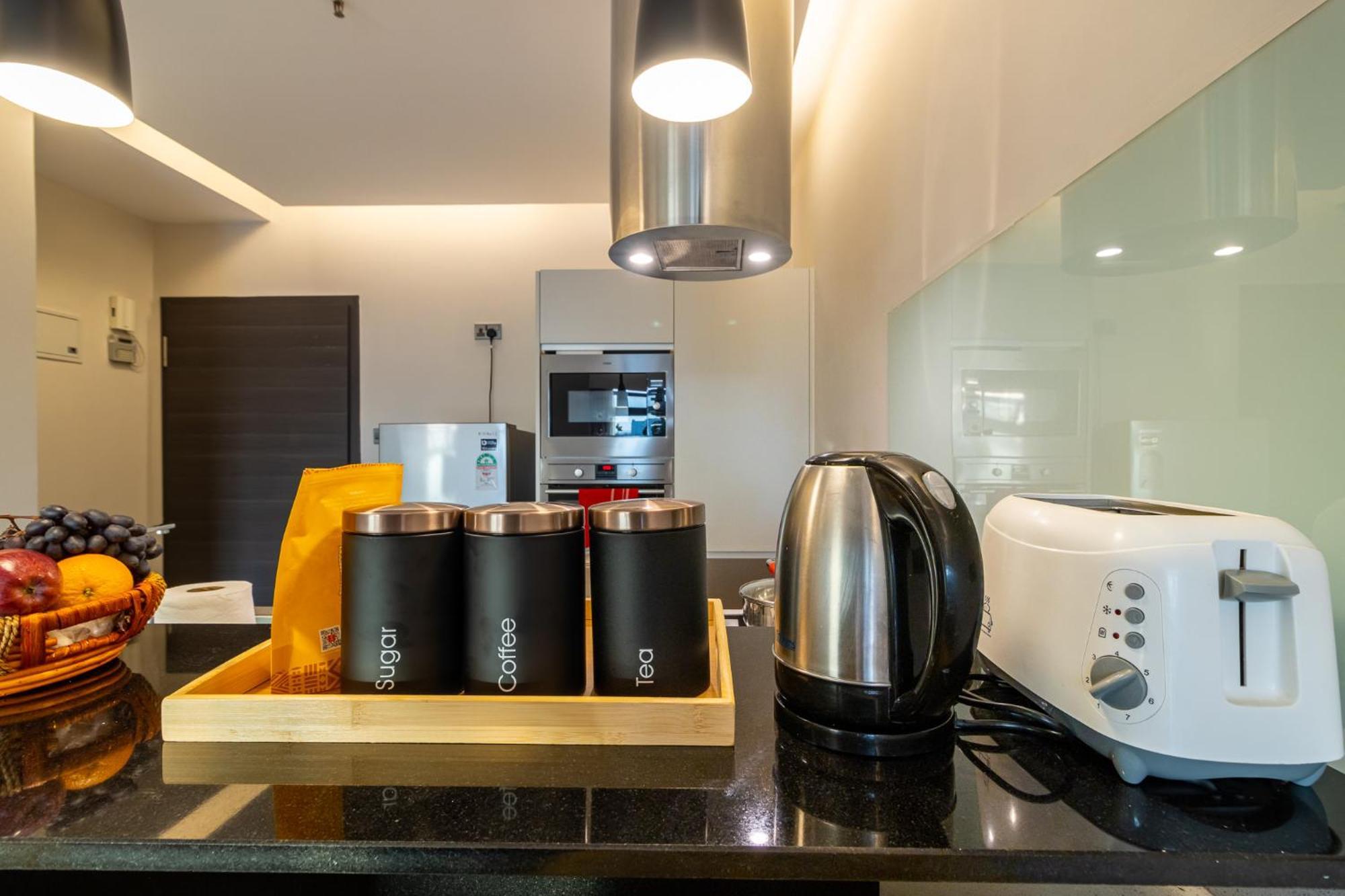 1 King-size Bed Stylish Westlands,nairobi Apartment Nairobi
