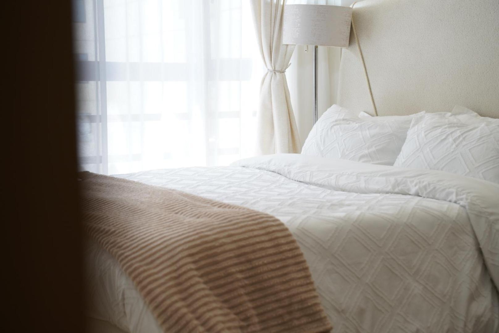 1Br Apartment - Heated Pool - Rooftop - Gym - Free Parking - Netflix - 55 Inch Tv *