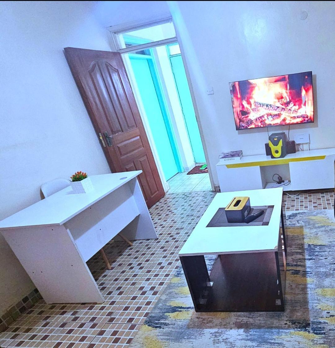 Empire Apartment *