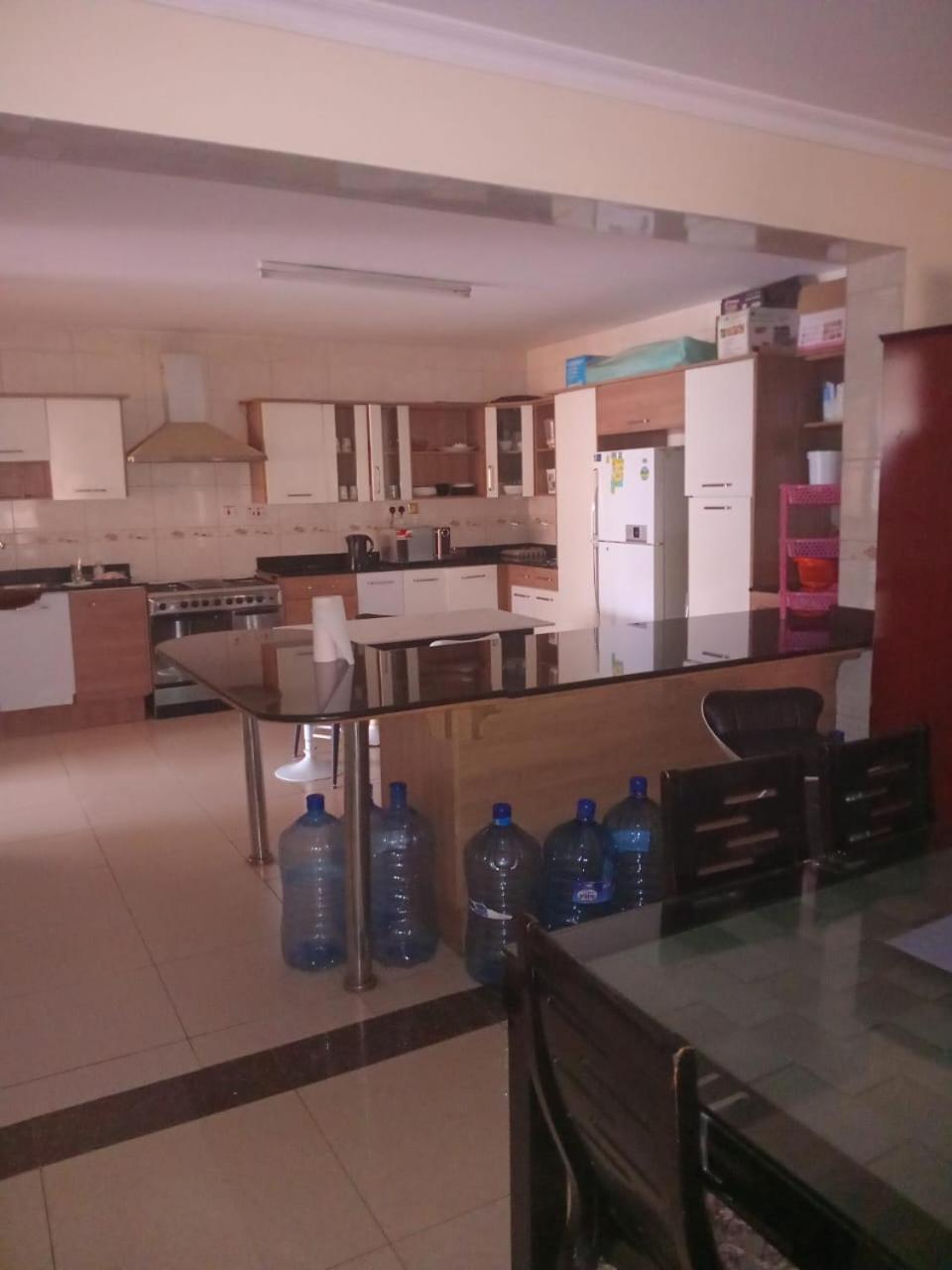Apartment 4 Bedroom Apartment, Glades Kileleshwa