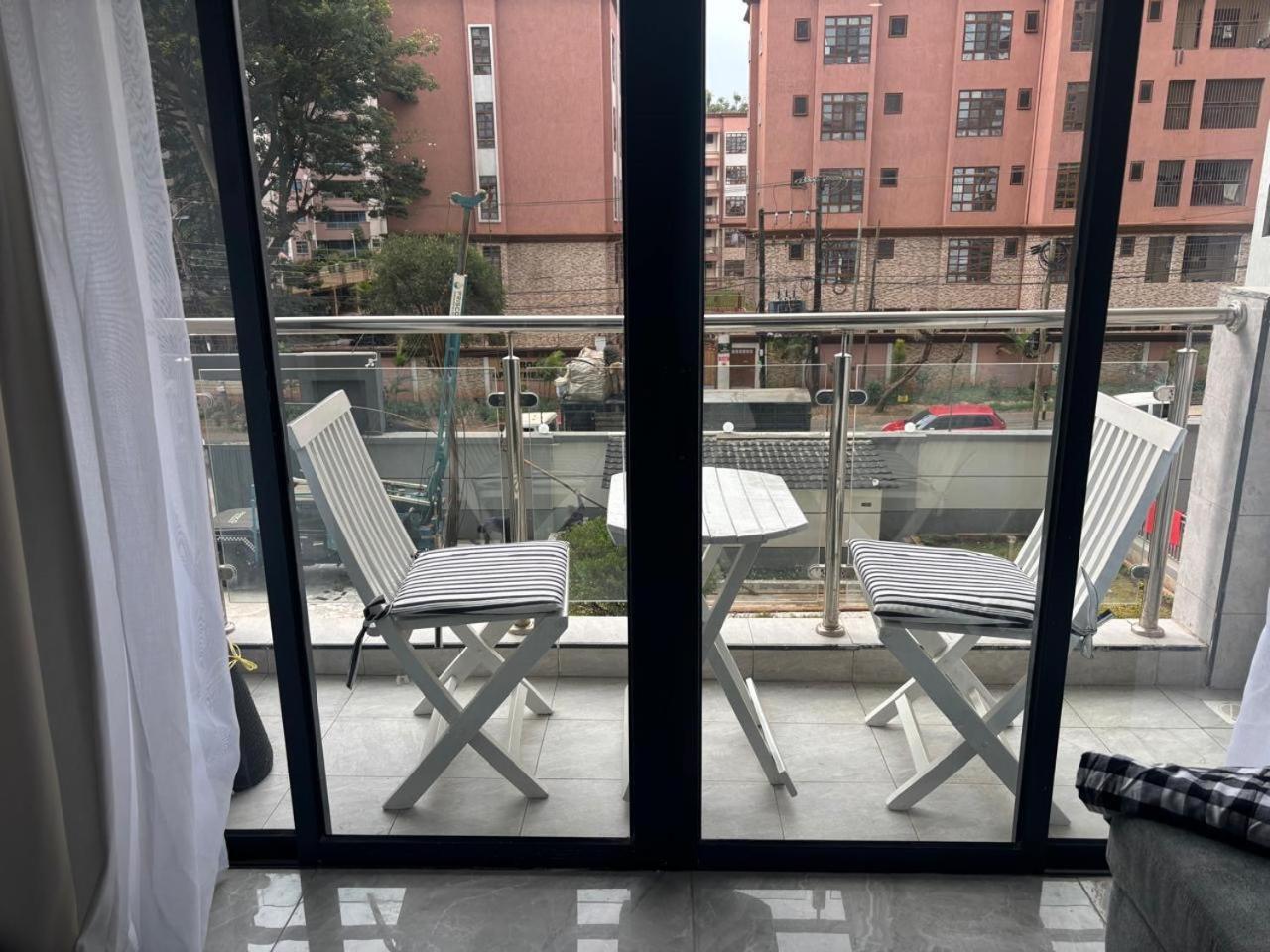 Oasis Gardens, Charming One Bed * Nairobi