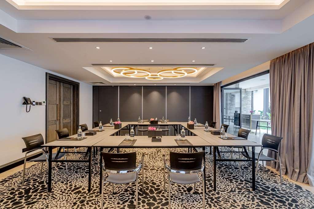 Kwetu Curio Collection By Hilton * Nairobi