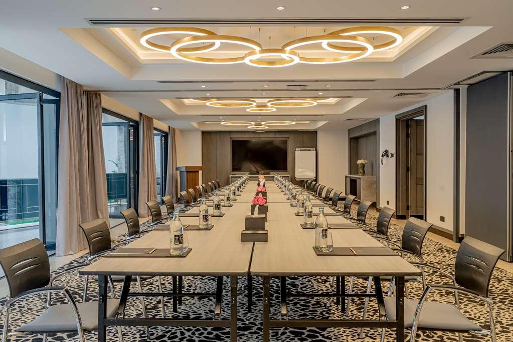 Kwetu Curio Collection By Hilton * Nairobi
