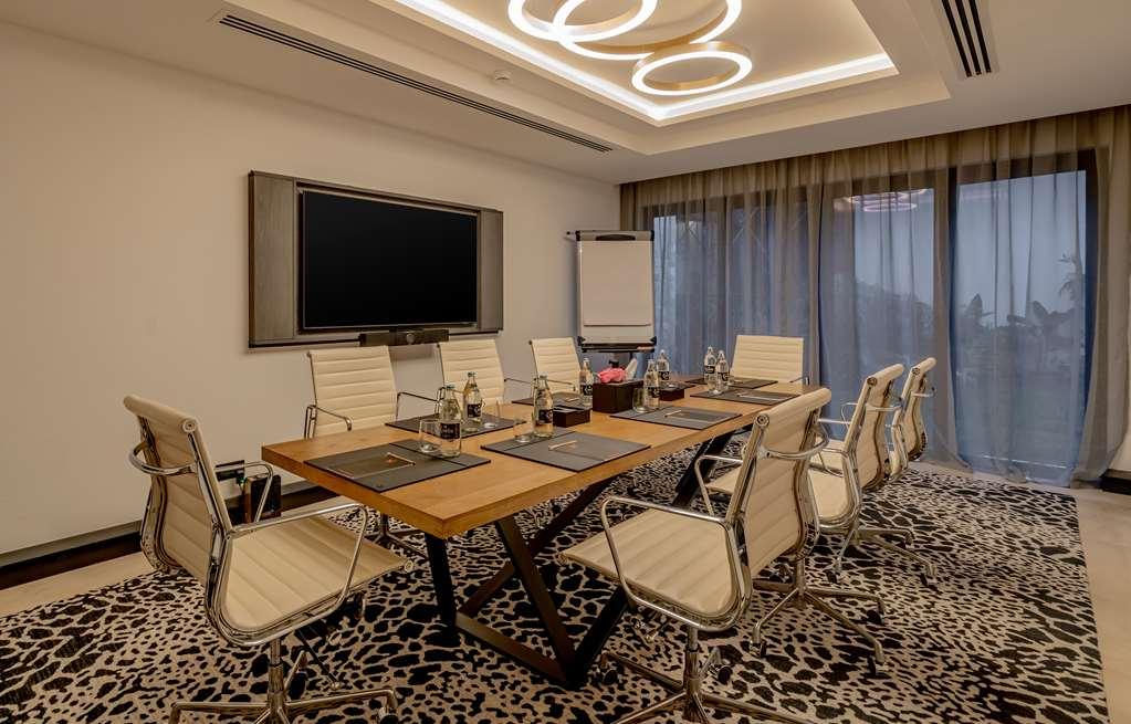 Kwetu Curio Collection By Hilton * Nairobi