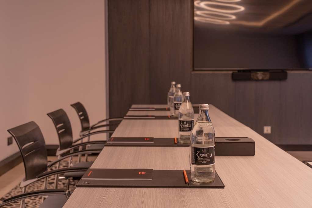 Kwetu Curio Collection By Hilton * Nairobi