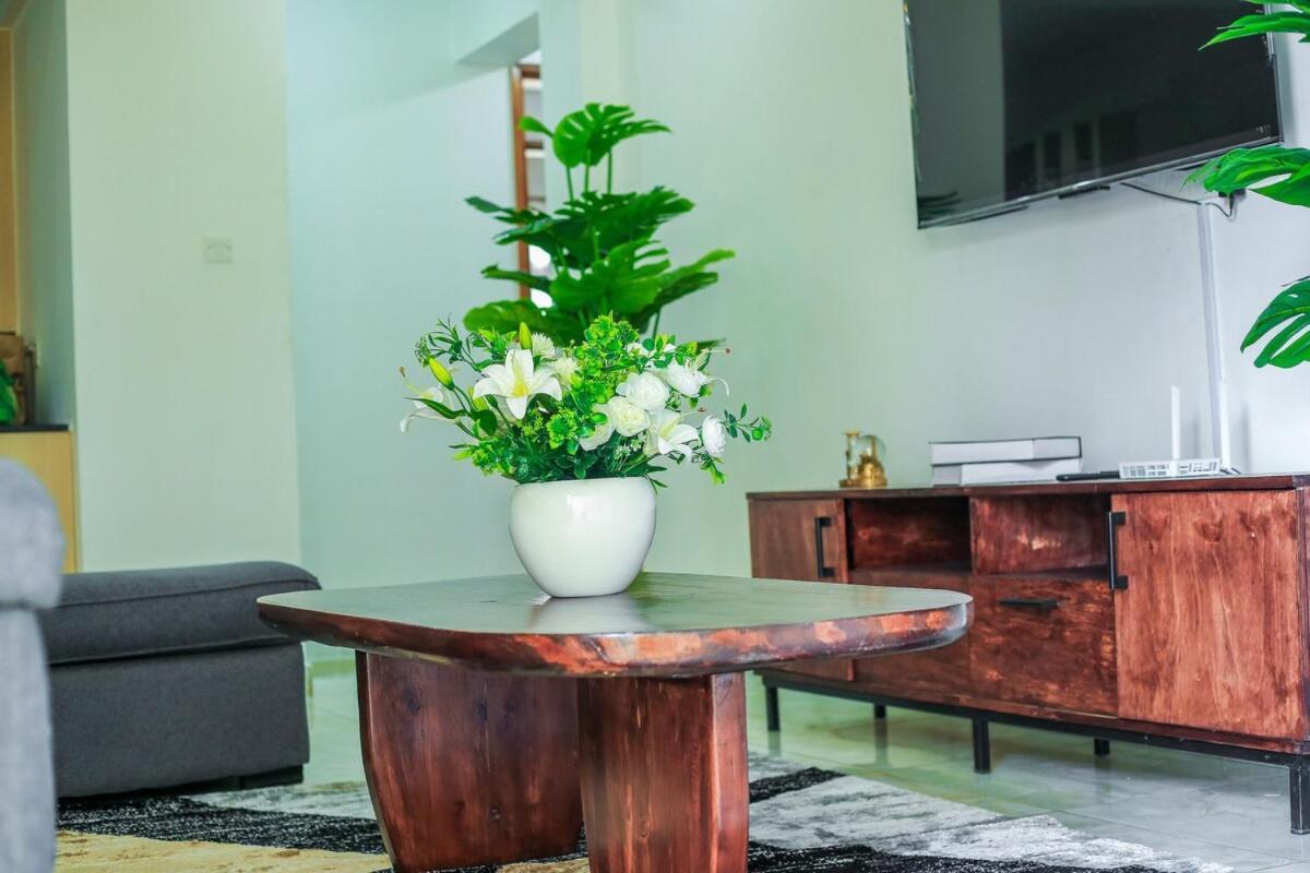 Stylish 3-bed Ensuite In Westlands Apartment