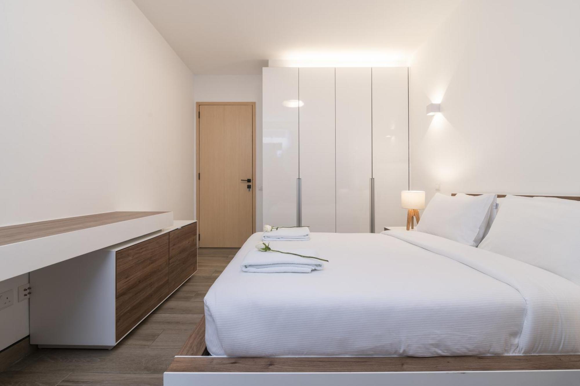 Apartment Purple By Your Host *