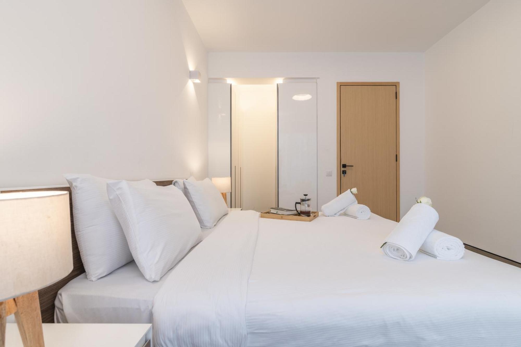 Apartment Purple By Your Host