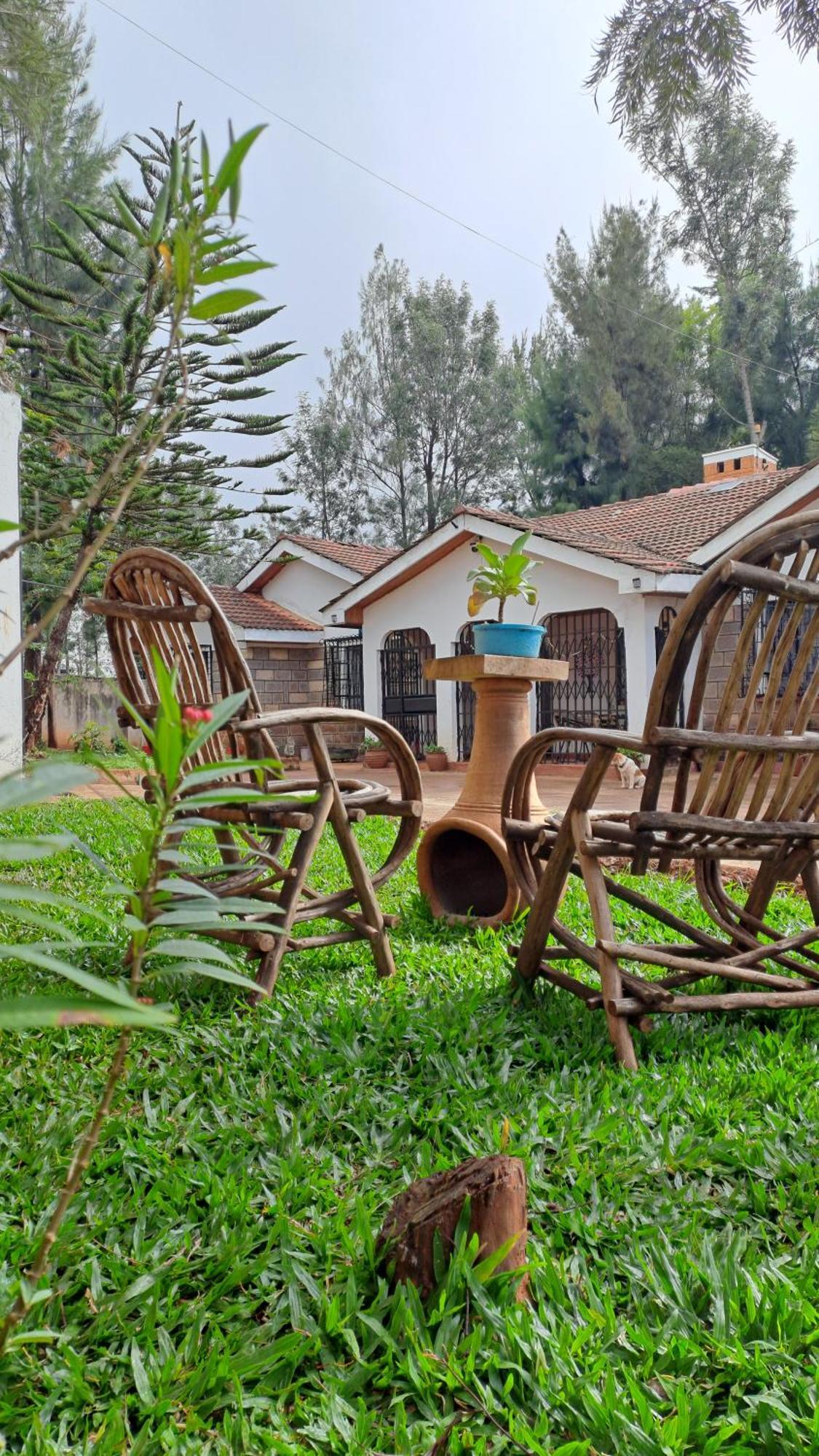 Indovu Back Packers Hostel *