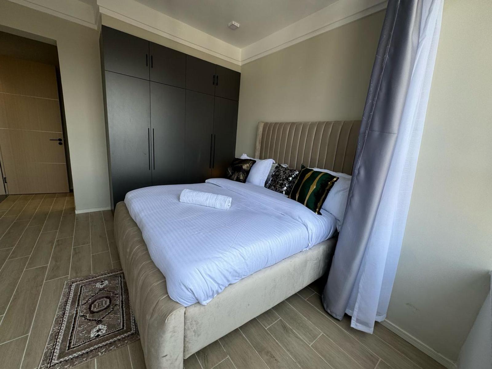 Ultra Luxury 2 Bedroom In The Heart Of Lavington Apartment *