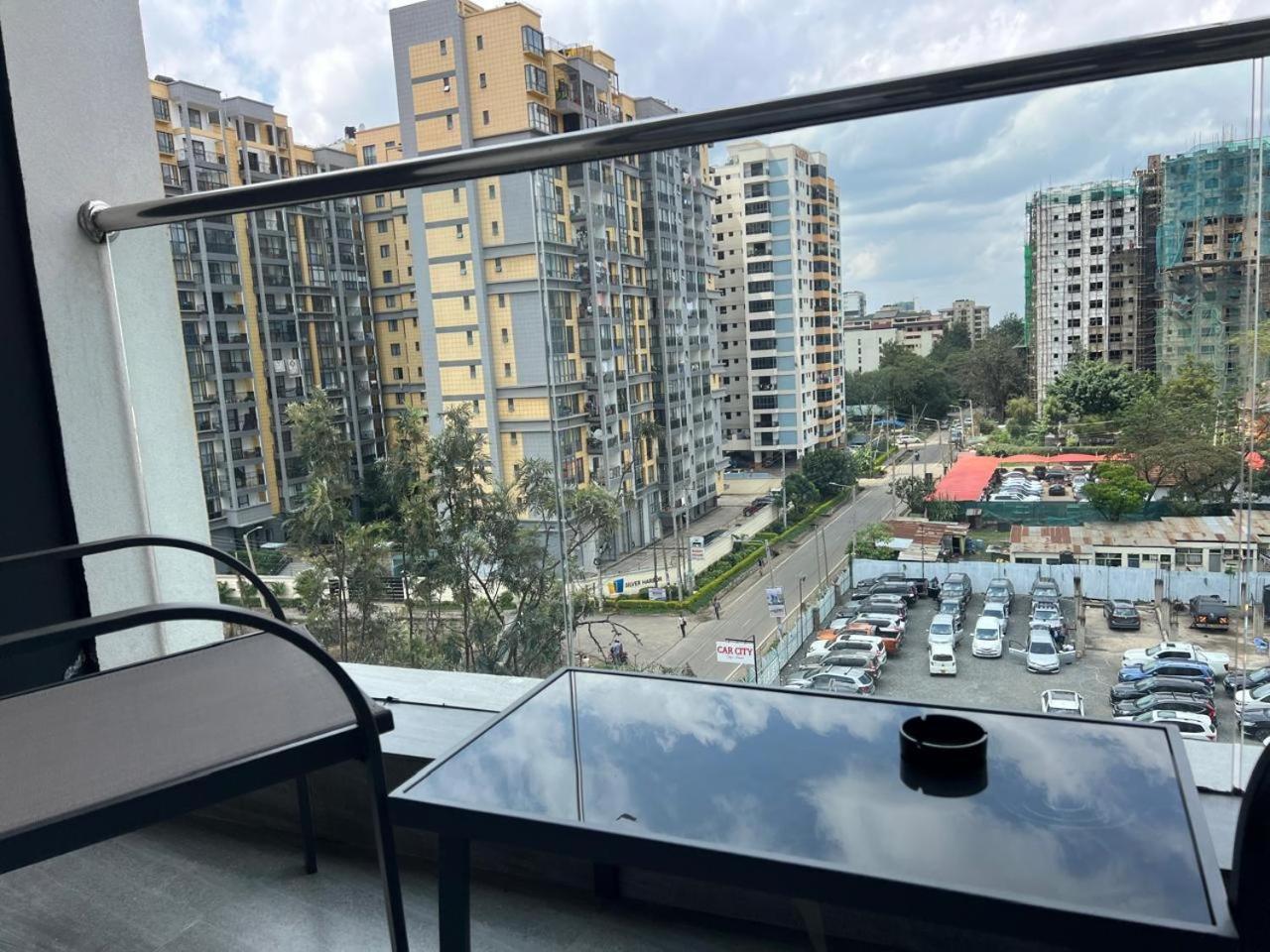 Apartment Elegant Modern Retreat Residencies With Heated Swimming Pool ,fully Equipped Gym And Rooftop Chillspot With Amazing Breathtaking Views Nairobi
