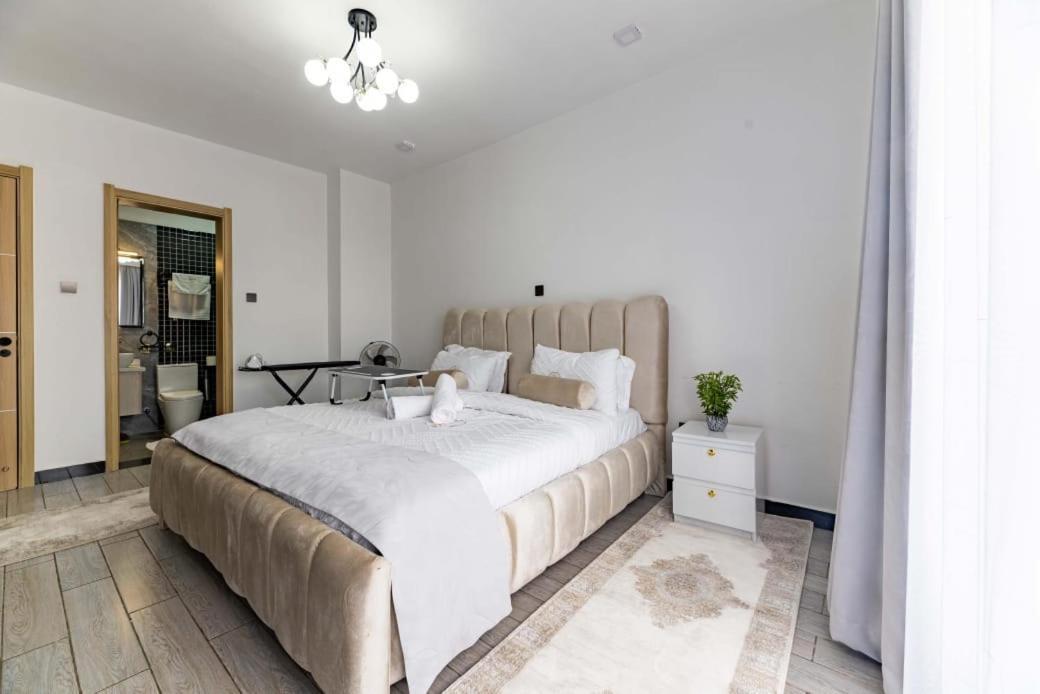 Apartment The Executive Modernly And Elegantly Furnished Three Bedroom With Swimming Pool ,fully Equipped Gym And Other Facilities In Kilimani