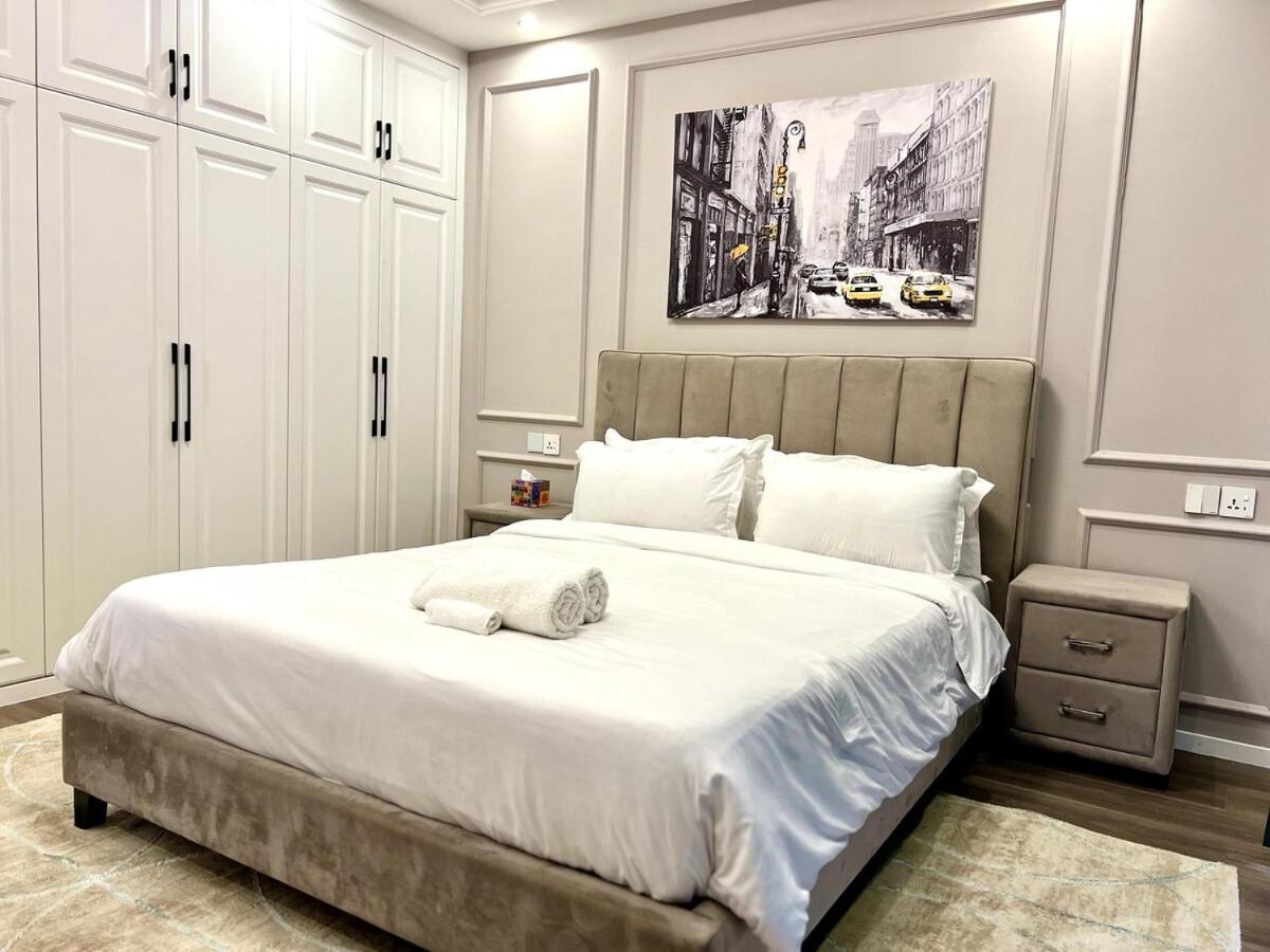Apartment 2 Bed Modern Luxury With Views *