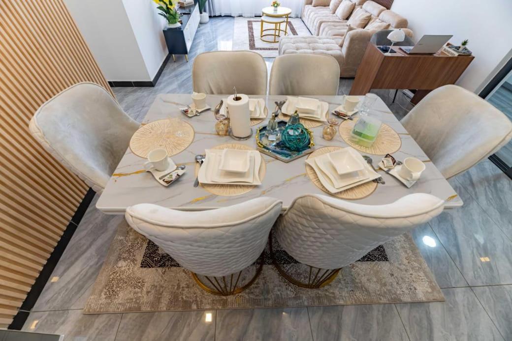 The Comfort Executive Loft Three Bedroom With Amazing Breathtaking Views ,heated Swimming Pool,gym And Rooftop Chilly Spot With Offers Breathtaking Views ,private Ample Parking Space With Designated Child Playground Area *