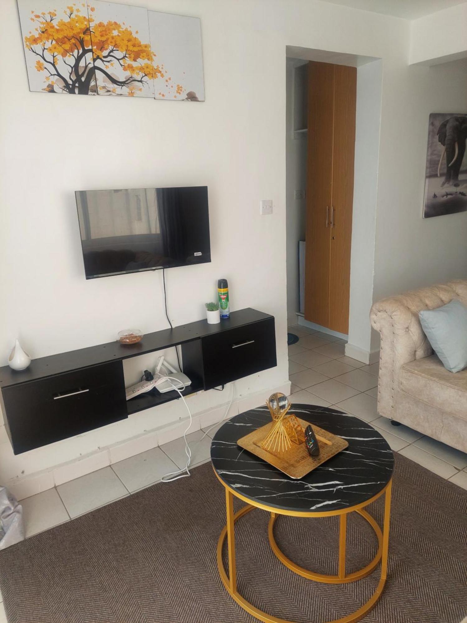 Cosy One Bedroom With A Swimming Pool *