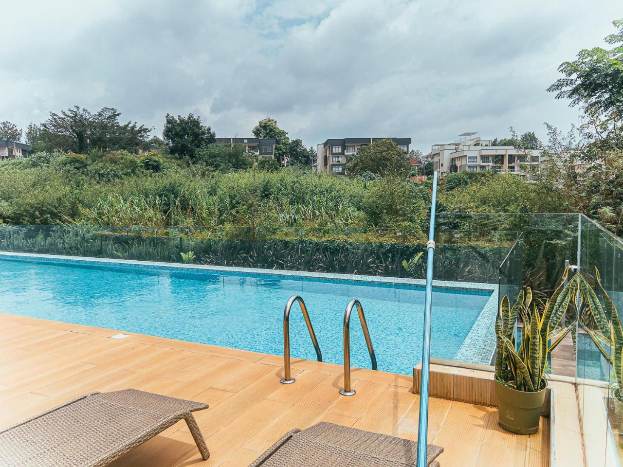 Envoy's Luxe Sanctuary With Full Power Backup Nairobi