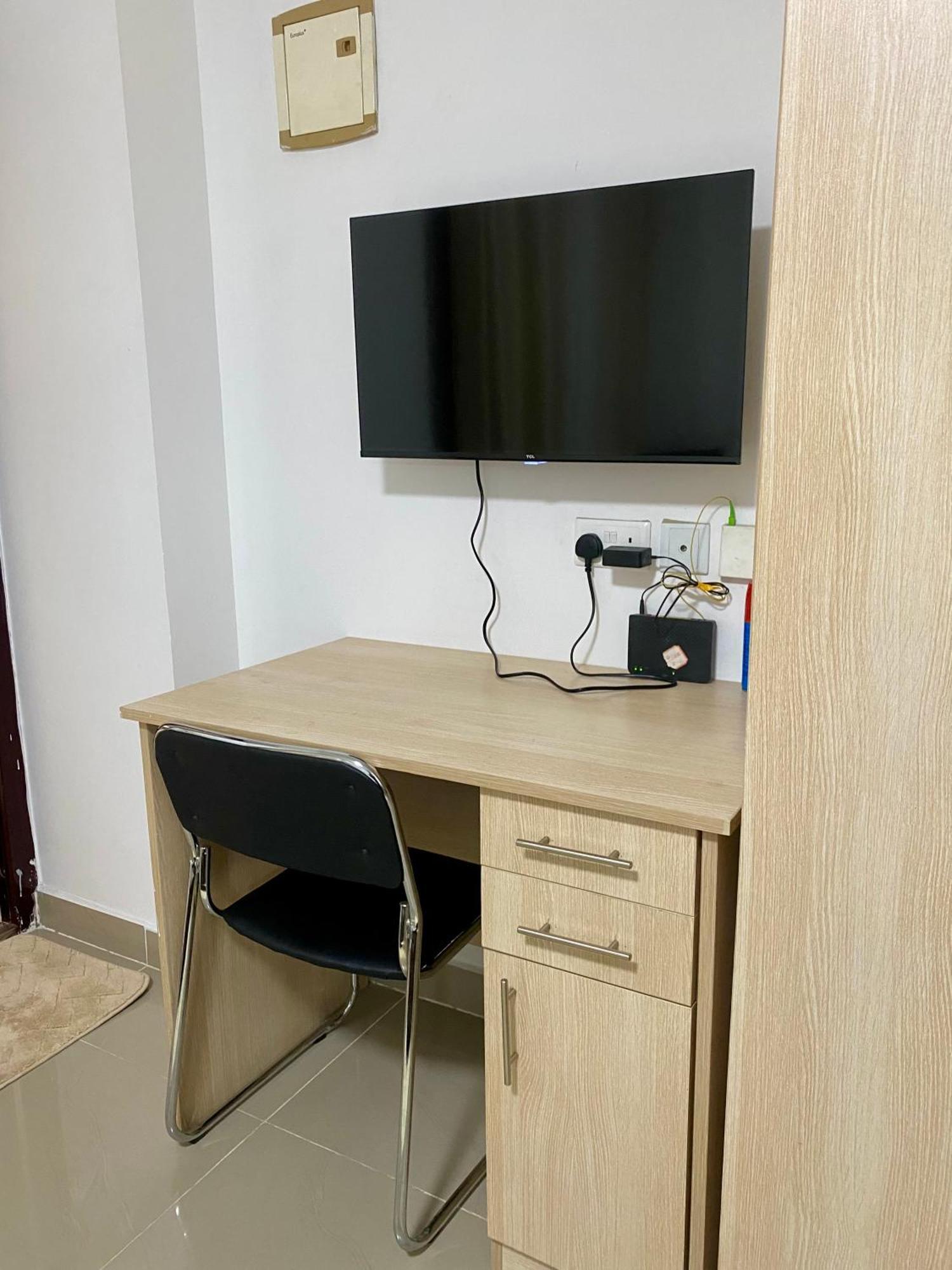 Apartment In West *