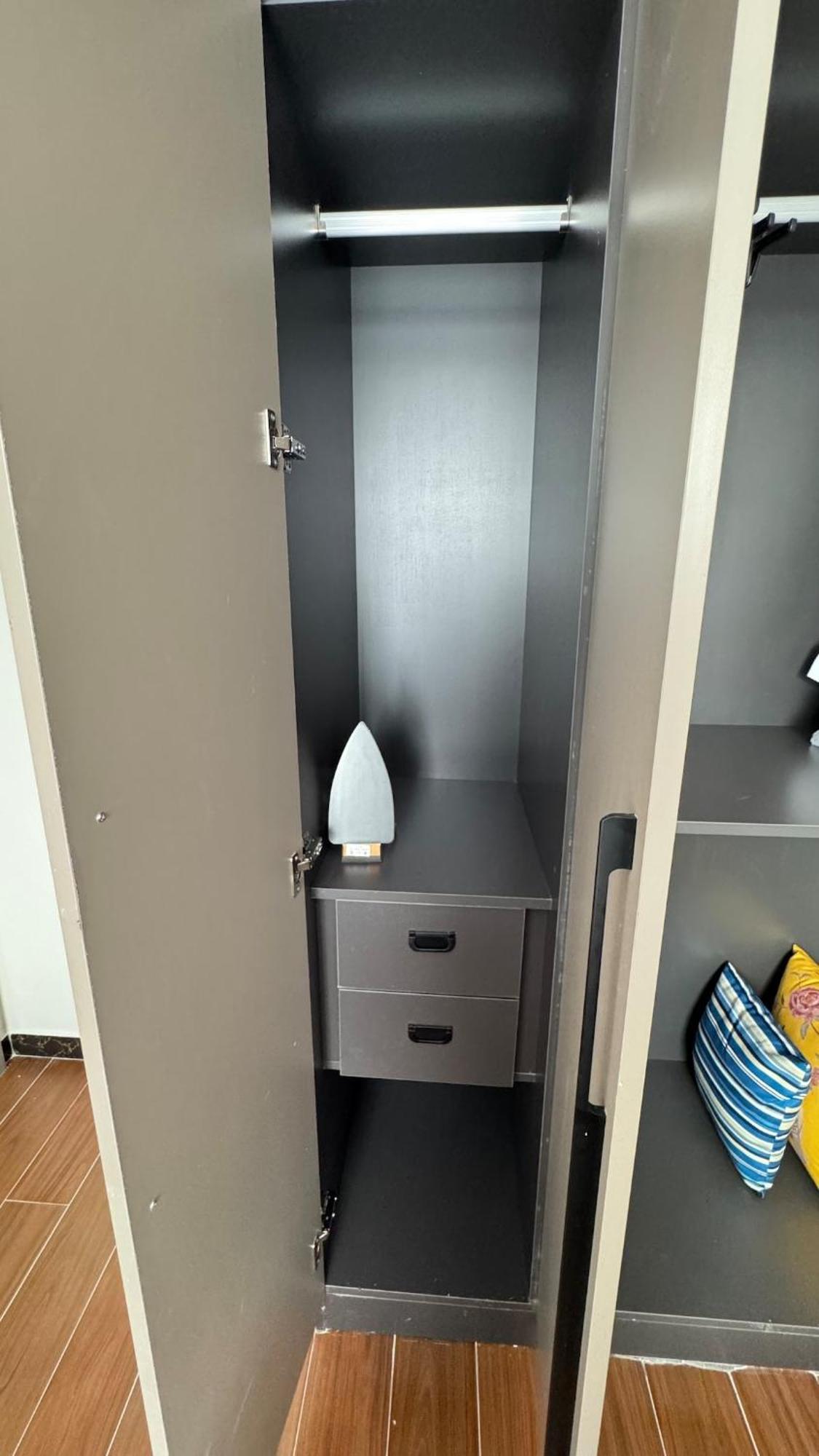 Modern Luxury 1br In Kilimani Wifi,netflix,free Packing Apartment