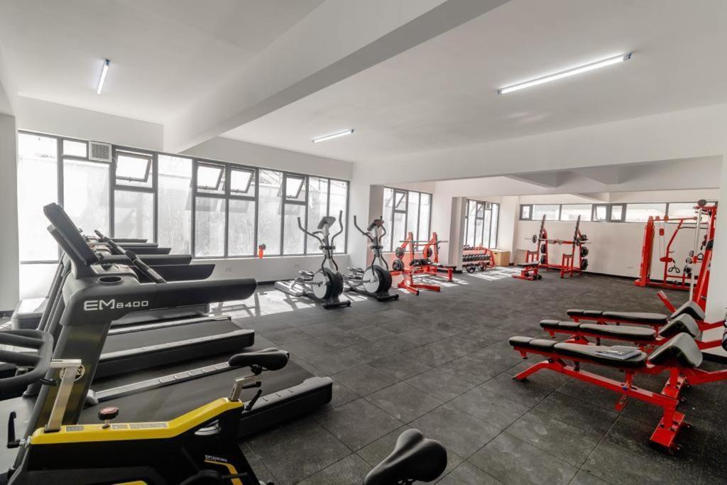 Elegant Modern Two Bedroom Which Features A Swimming Pool,fully Equipped Gym And Views And Proximity To Major Shopping Malls In Kilimani And Neighborhood * Nairobi