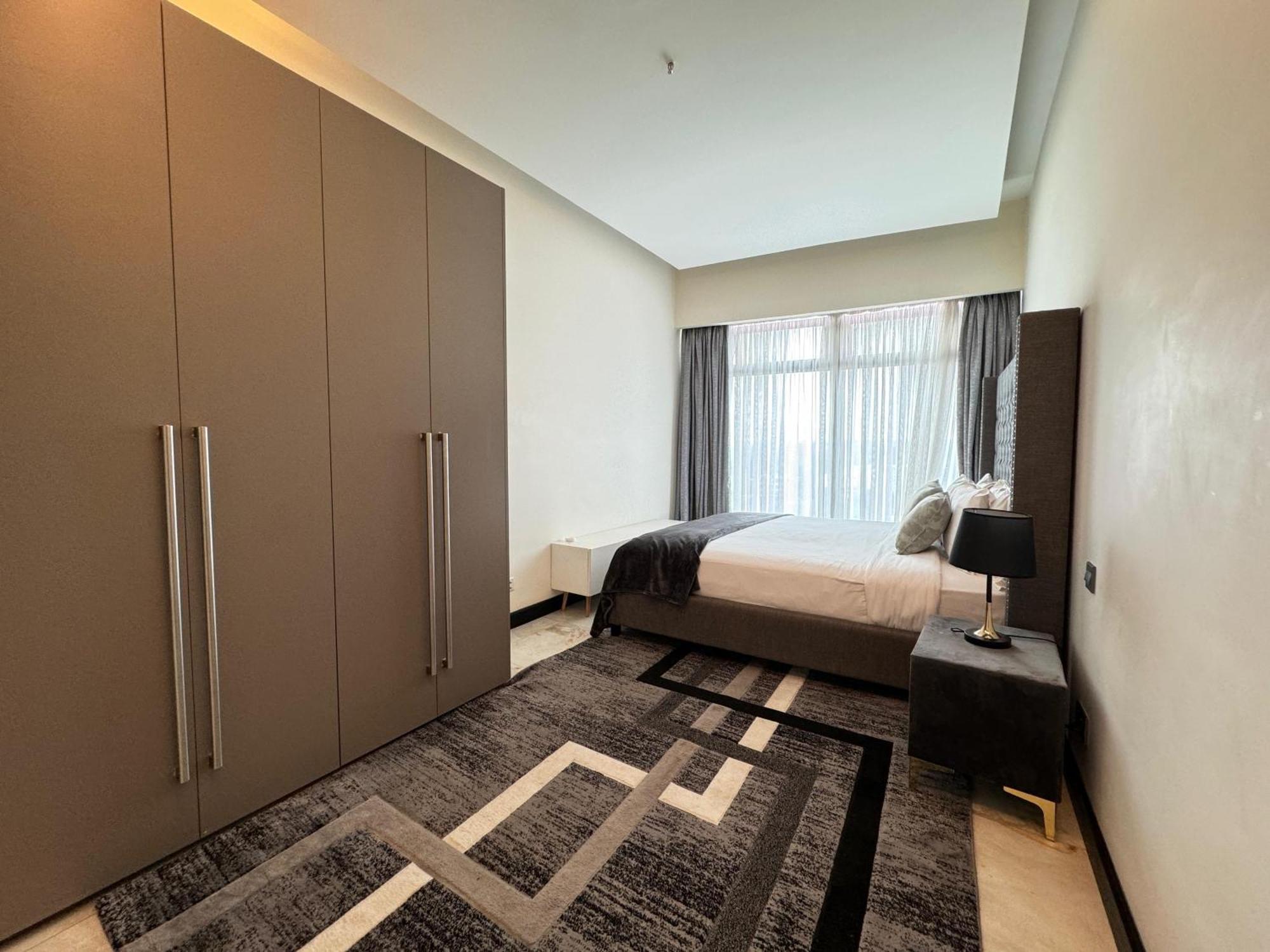Apartment Elegantescapeswithqueen