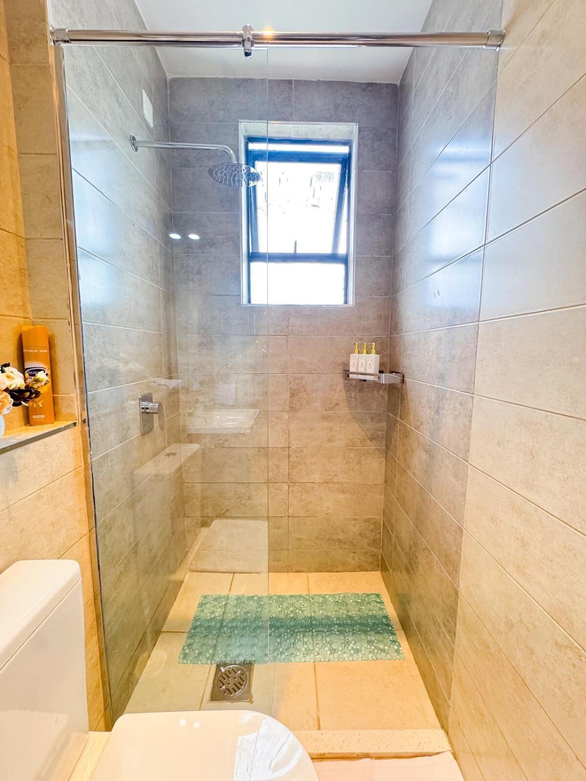 Cozy 1br Getaway, Gym, Pool & Convenience Nairobi