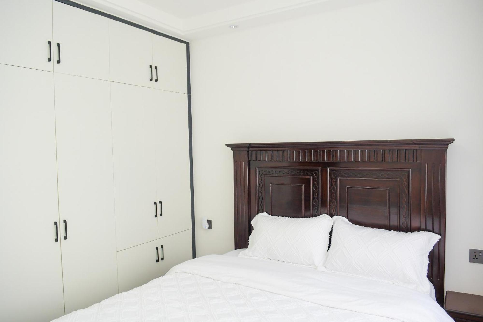 Comfort Three Bedroom With Servant Quarter, Gym ,children Play Area ,rooftop Football Pitch, Coffee House, Restaurants, Garden And Amazing Scenic Views In Kileleshwa Apartment Nairobi
