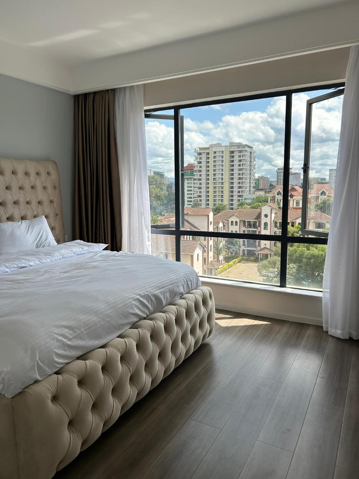 A Spacious 1bedroom Ruaka Apartamento