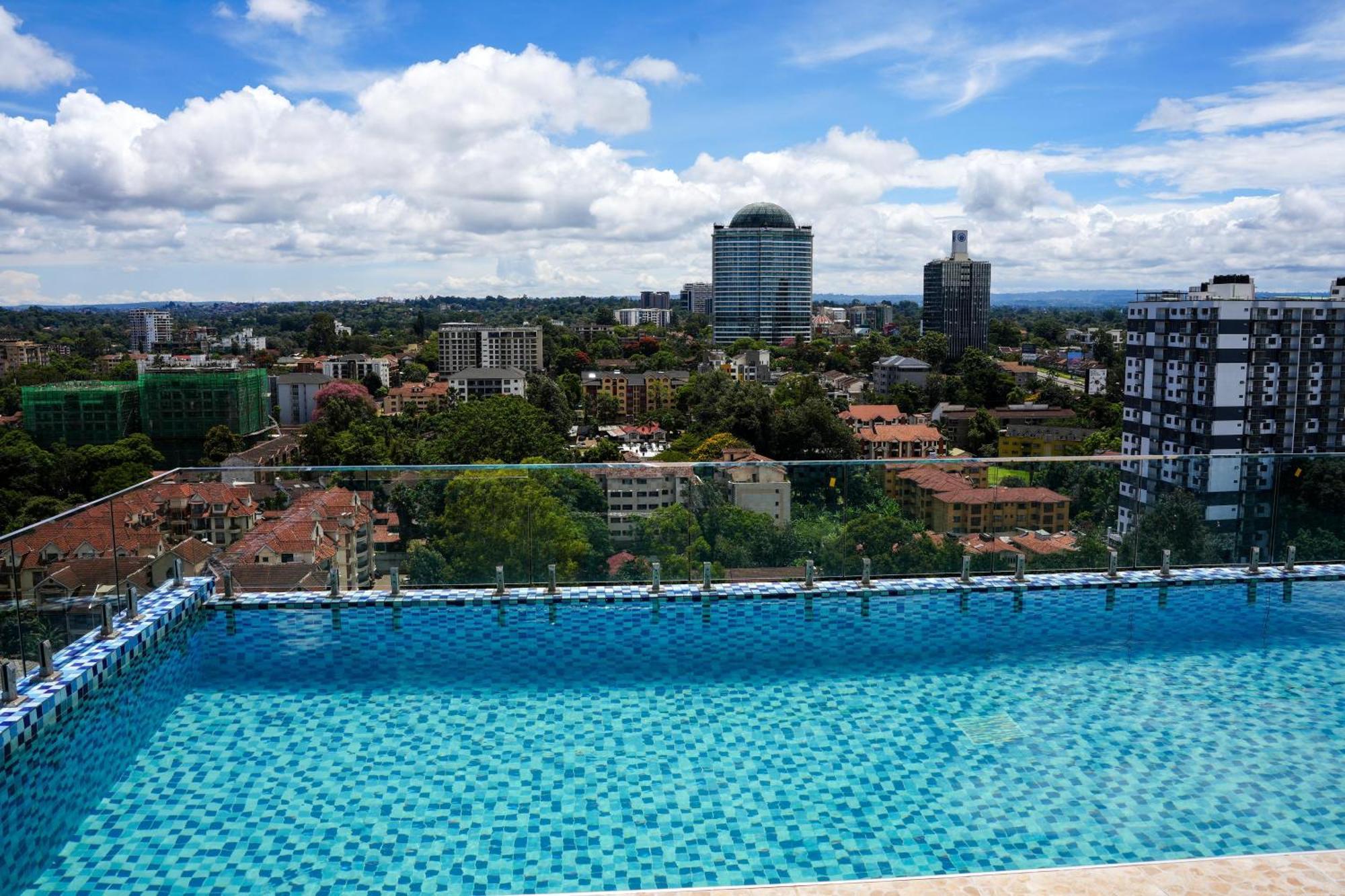 Apartment Rooftop Pool, Gym And Stunning Views Nairobi