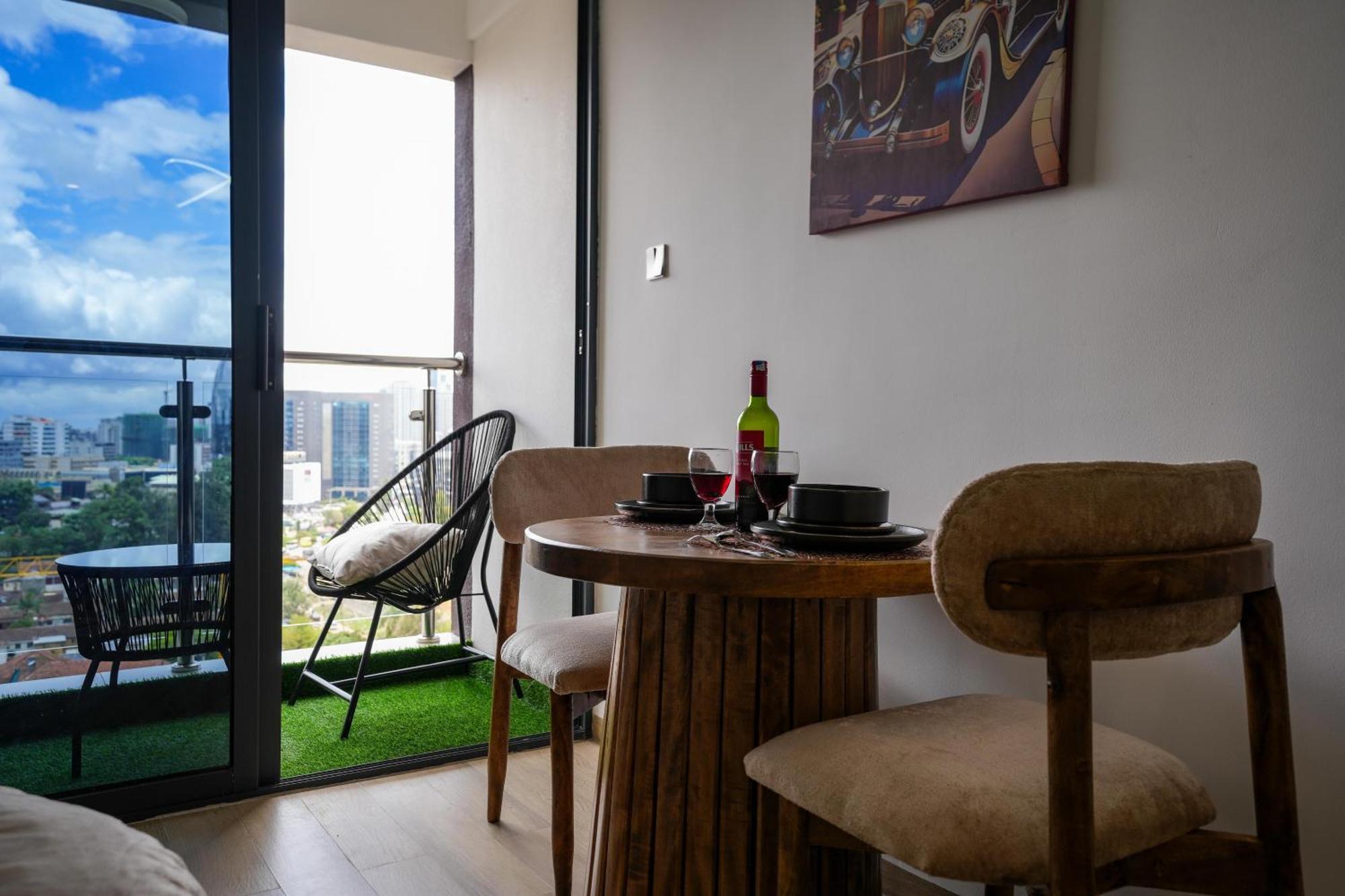 Rooftop Pool, Gym And Stunning Views *